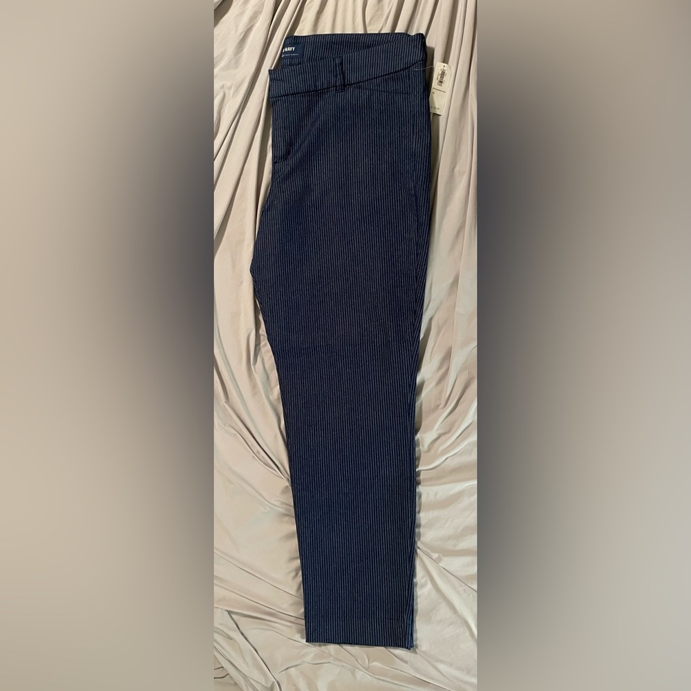 NEW WITH TAGS Old Navy Pixie Ankle Pants Size 14 Blue White Pinstripe
